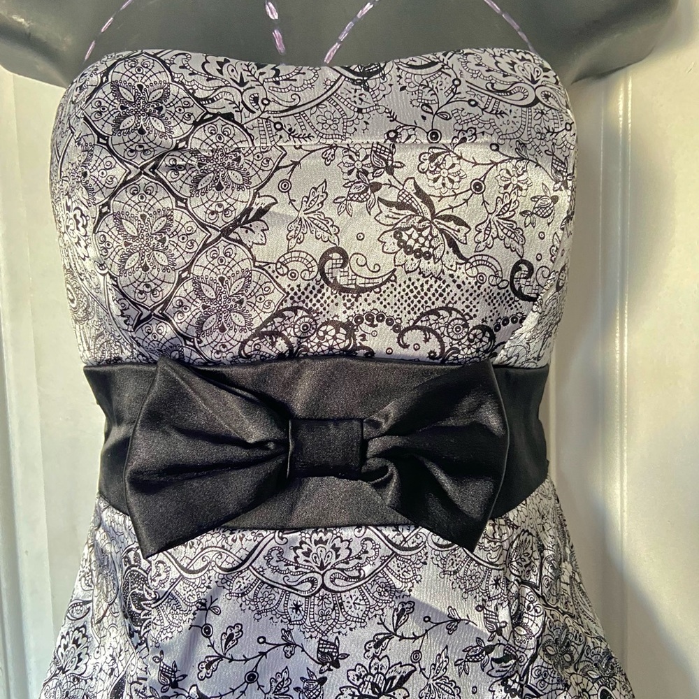 Ruby Rox Black And White Strapless Draped Prom Fo… - image 5